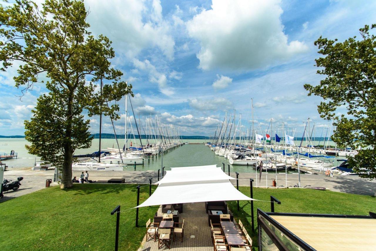 Bl Bavaria Yachtclub & Apartments Balatonlelle Exteriör bild