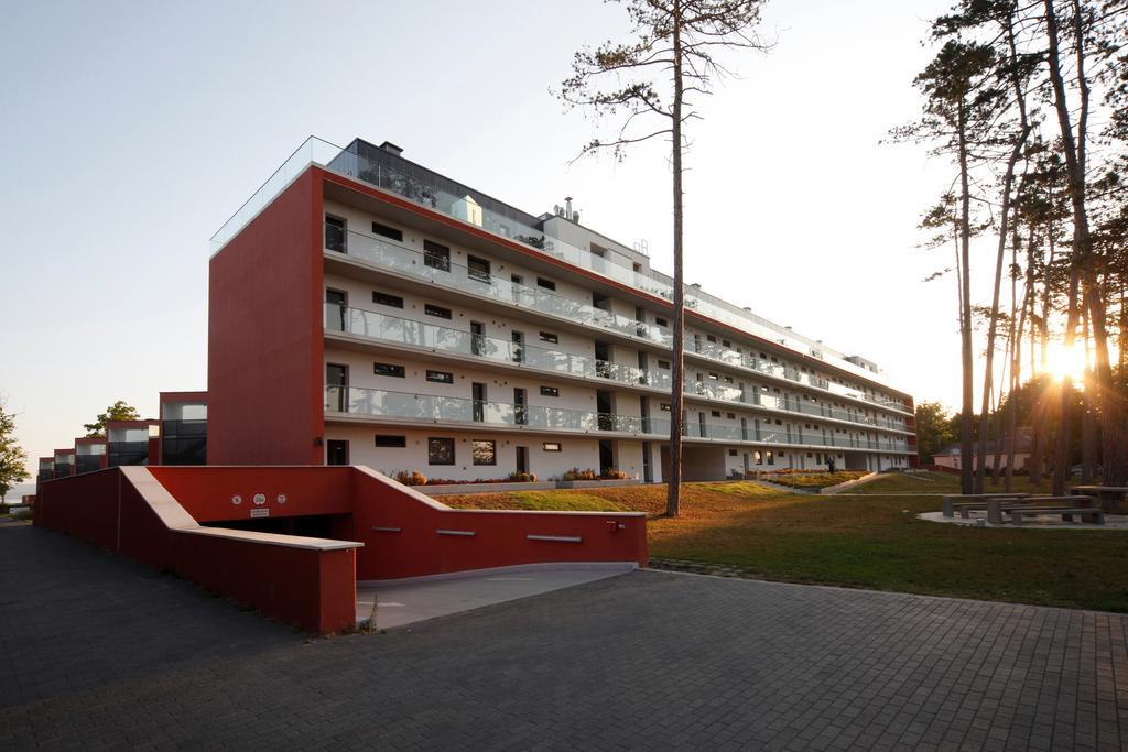 Bl Bavaria Yachtclub & Apartments Balatonlelle Rum bild