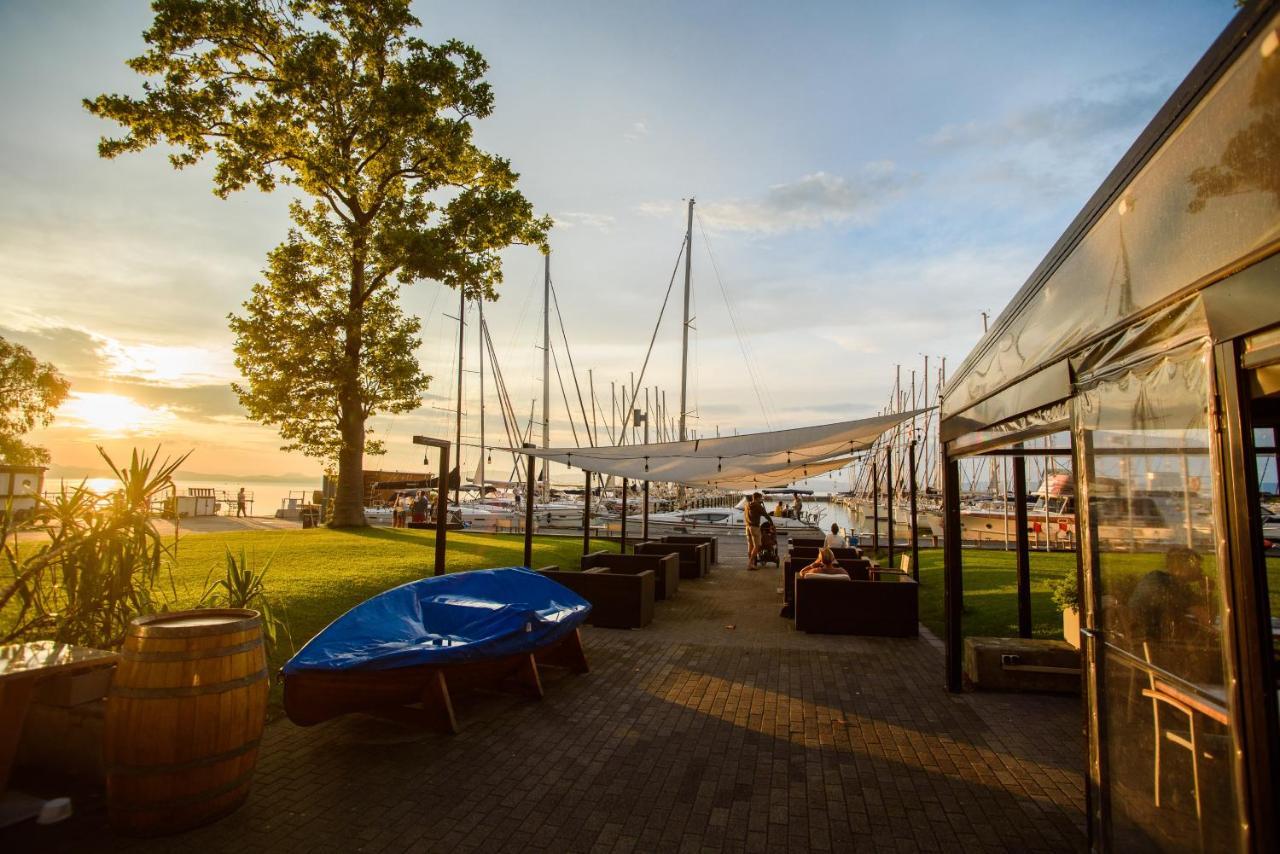 Bl Bavaria Yachtclub & Apartments Balatonlelle Exteriör bild