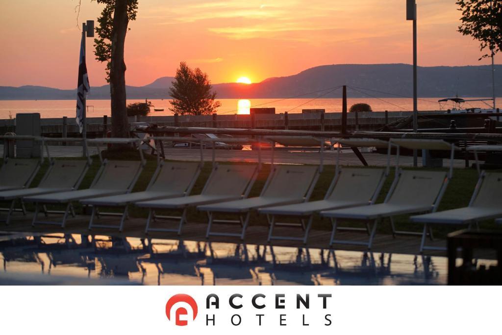 Bl Bavaria Yachtclub & Apartments Balatonlelle Exteriör bild