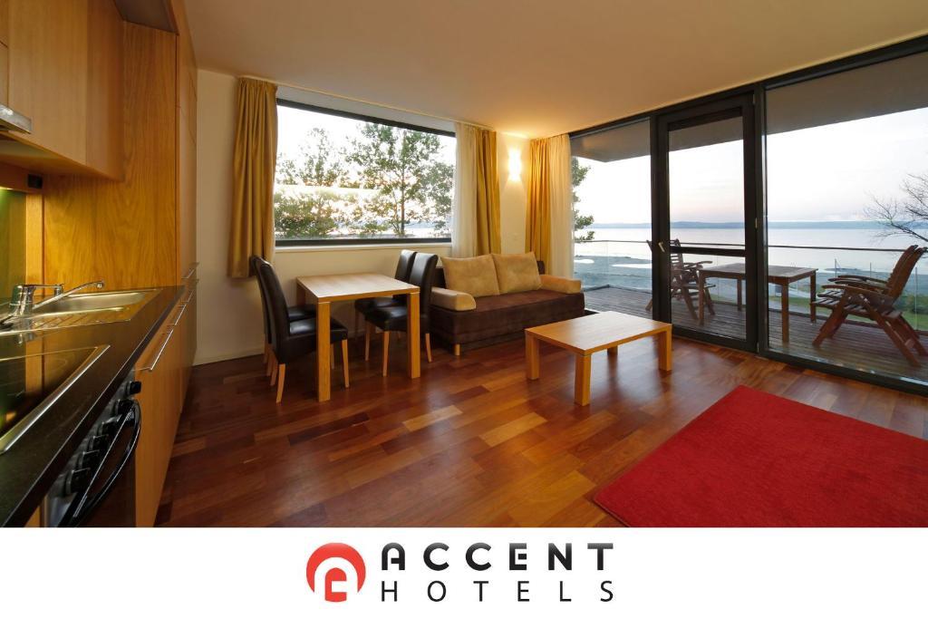Bl Bavaria Yachtclub & Apartments Balatonlelle Rum bild