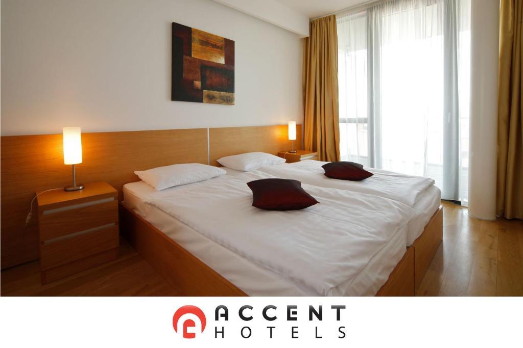 Bl Bavaria Yachtclub & Apartments Balatonlelle Rum bild